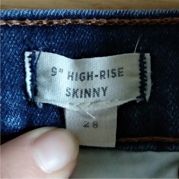 Madewell | Size 28 9" High-Rise Skinny Jeans Blue Wash Distressed Edition - Picture 13 of 14